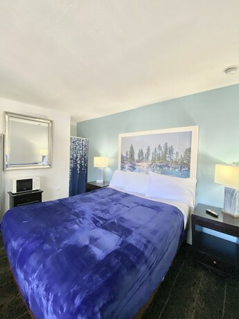 Imagen de la habitación del Hotel Bluebird Day Inn and Suites. Foto 18