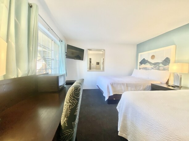 Imagen general del Hotel Bluebird Day Inn and Suites. Foto 8