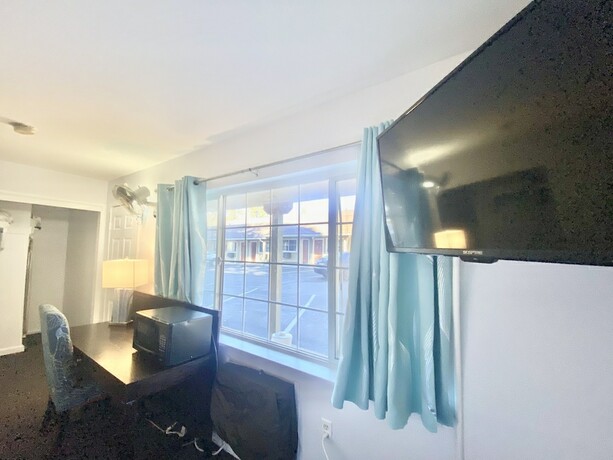 Imagen general del Hotel Bluebird Day Inn and Suites. Foto 9