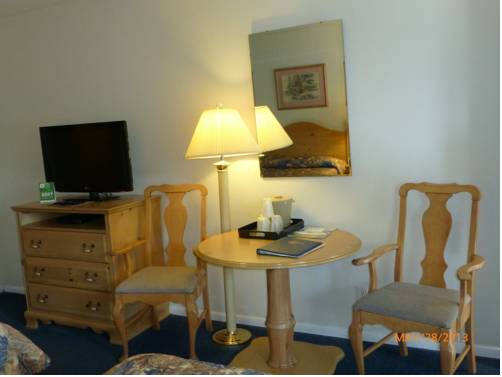 Imagen de la habitación del Hotel Bluebird Inn. Foto 15