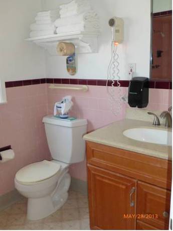 Imagen de la habitación del Hotel Bluebird Inn. Foto 16