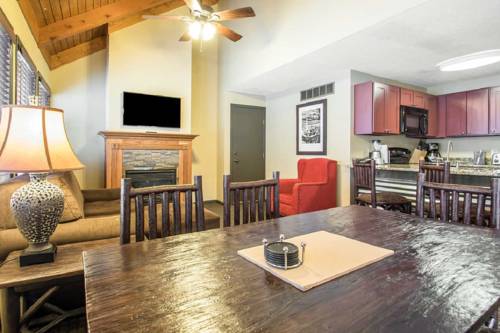 Imagen de la habitación del Hotel Bluegreen Christmas Mountain Village, An Ascend Resort. Foto 8