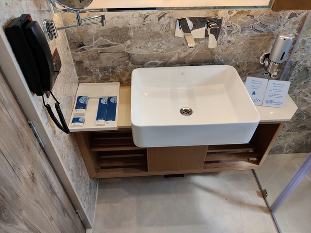 Imagen de la habitación del Hotel Blueivy. Foto 17