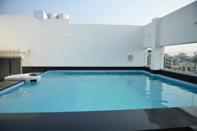 Imagen de la piscina del Hotel Blueivy. Foto 19