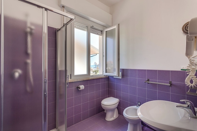 Imagen de la habitación del Hotel Blues, Pinarella di Cervia. Foto 8