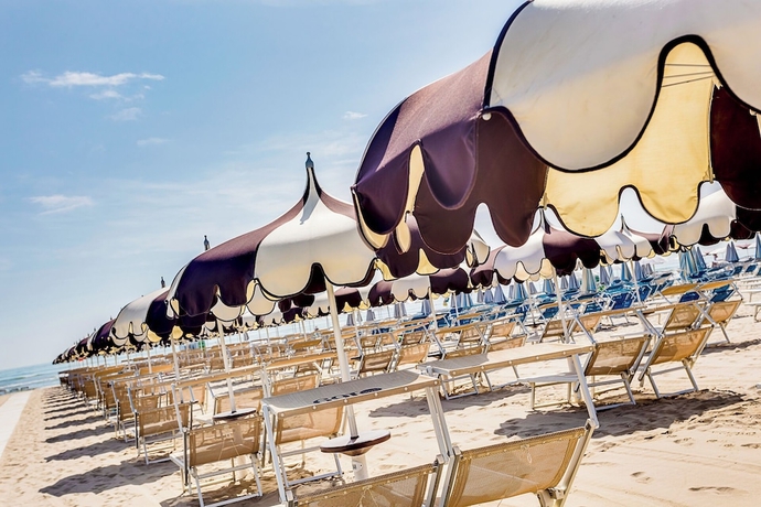 Imagen de los exteriores del Hotel Blues, Pinarella di Cervia. Foto 13