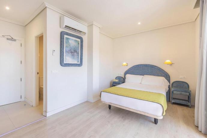 Imagen de la habitación del Hotel Bluesea Brisa Roquetas. Foto 5