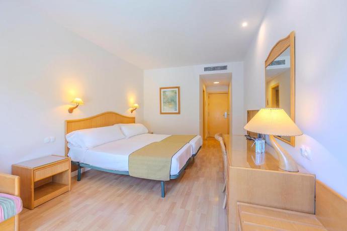 Imagen de la habitación del Hotel Bluesea Brisa Roquetas. Foto 9