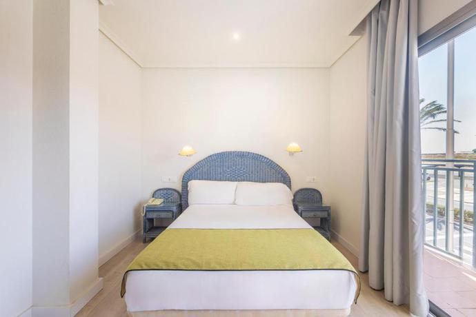 Imagen de la habitación del Hotel Bluesea Brisa Roquetas. Foto 11