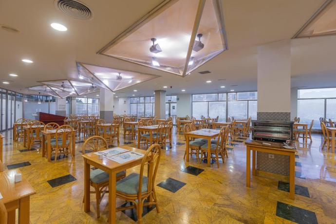 Imagen del bar/restaurante del Hotel Bluesea Brisa Roquetas. Foto 4