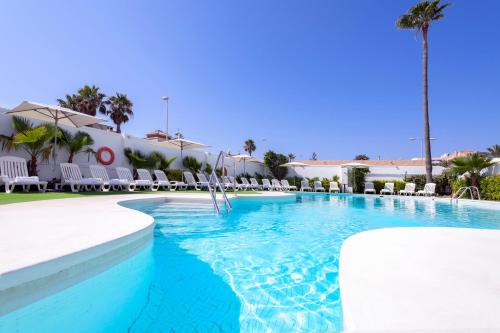 Imagen de la piscina del Hotel Bluesea Brisa Roquetas. Foto 17