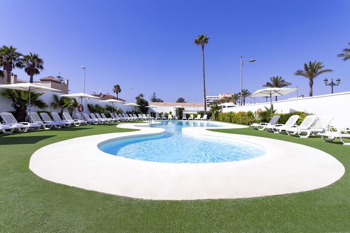 Imagen de la piscina del Hotel Bluesea Brisa Roquetas. Foto 19