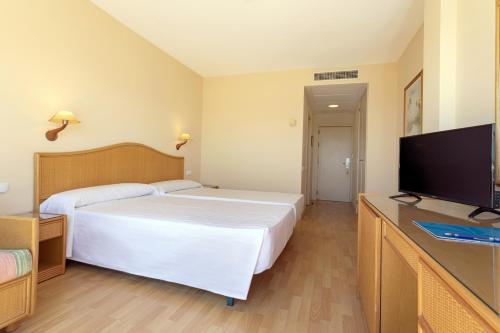 Imagen de la habitación del Hotel Bluesea Brisa Roquetas. Foto 4