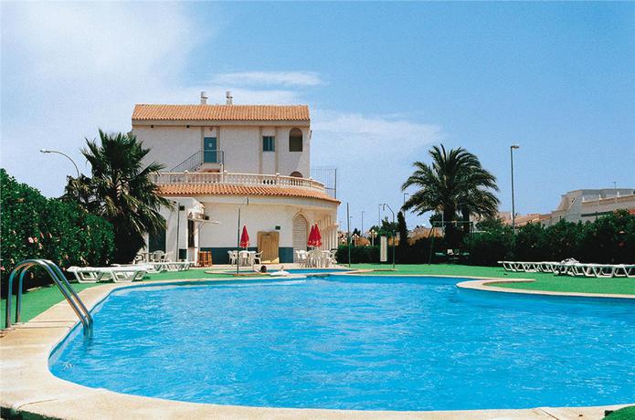 Imagen de la piscina del Hotel Bluesea Brisa Roquetas. Foto 20