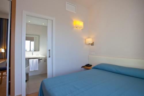 Imagen de la habitación del Hotel Bluesea Playa Azul. Foto 6