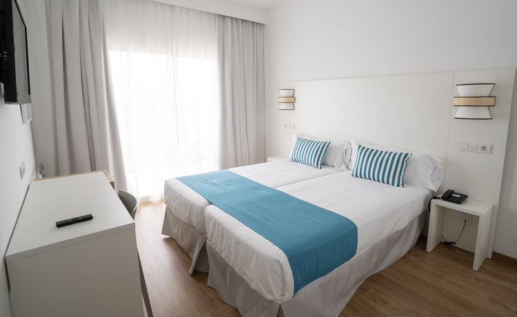 Imagen de la habitación del Hotel Bluesea Playa Azul. Foto 18