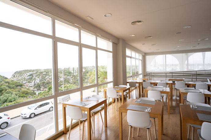 Imagen del bar/restaurante del Hotel Bluesea Playa Azul. Foto 17