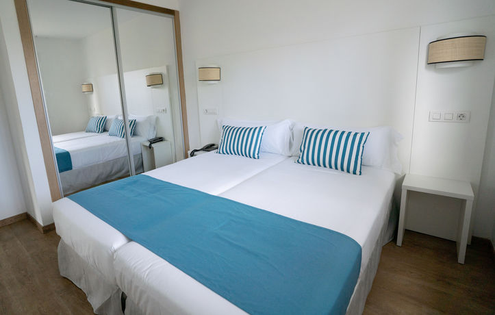 Imagen de la habitación del Hotel Bluesea Playa Azul. Foto 22