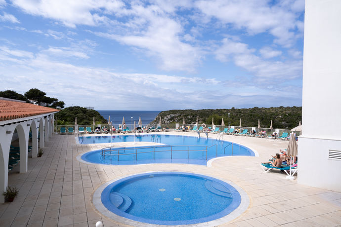 Imagen de la piscina del Hotel Bluesea Playa Azul. Foto 31