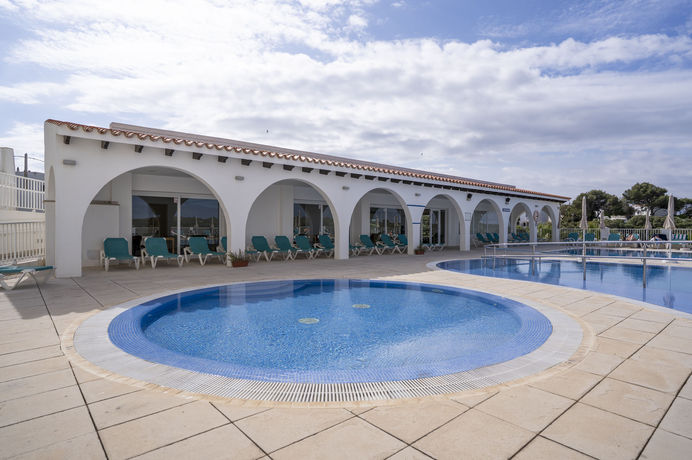 Imagen de la piscina del Hotel Bluesea Playa Azul. Foto 32