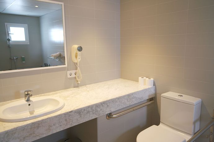 Imagen de la habitación del Hotel Bluesea Playa Azul. Foto 26
