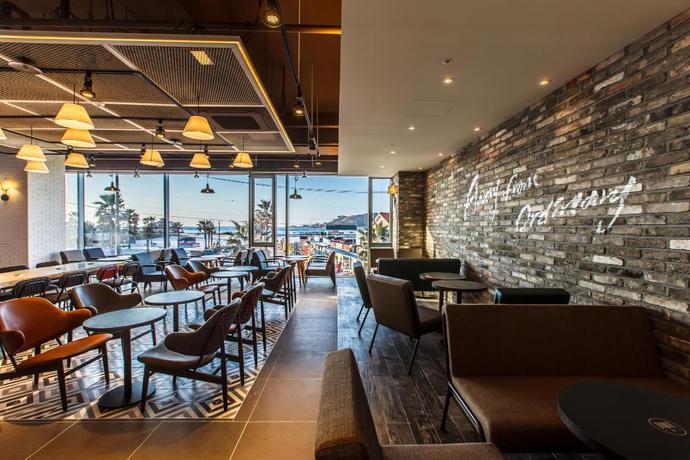 Imagen del bar/restaurante del Hotel Bluespring Boutique. Foto 7