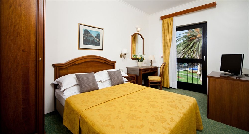 Imagen de la habitación del Hotel Bluesun Alga. Foto 5