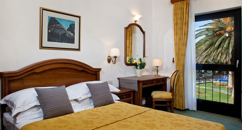 Imagen de la habitación del Hotel Bluesun Alga. Foto 6