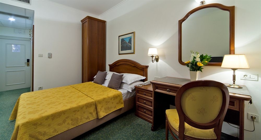 Imagen de la habitación del Hotel Bluesun Alga. Foto 7