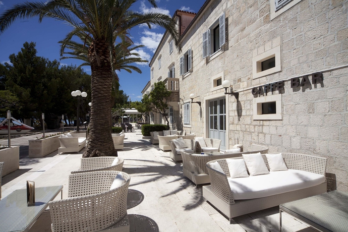 Imagen de los exteriores del Hotel Bluesun Alga. Foto 13