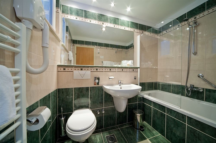 Imagen de la habitación del Hotel Bluesun Alga. Foto 10