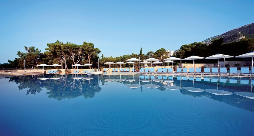 Imagen de la piscina del Hotel Bluesun Elaphusa. Foto 14