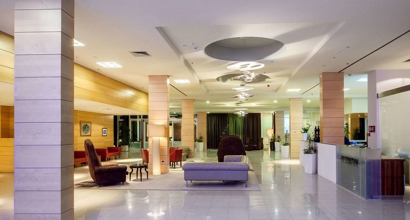 Imagen de los interiores del Hotel Bluesun Elaphusa. Foto 13