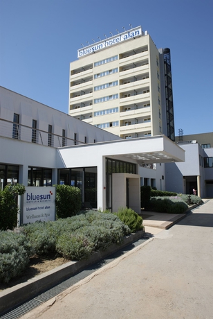 Imagen de los exteriores del Hotel Bluesun Holiday Village Alan. Foto 1