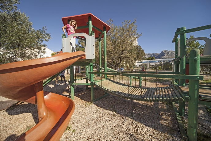 Imagen de los exteriores del Hotel Bluesun Holiday Village Alan. Foto 2