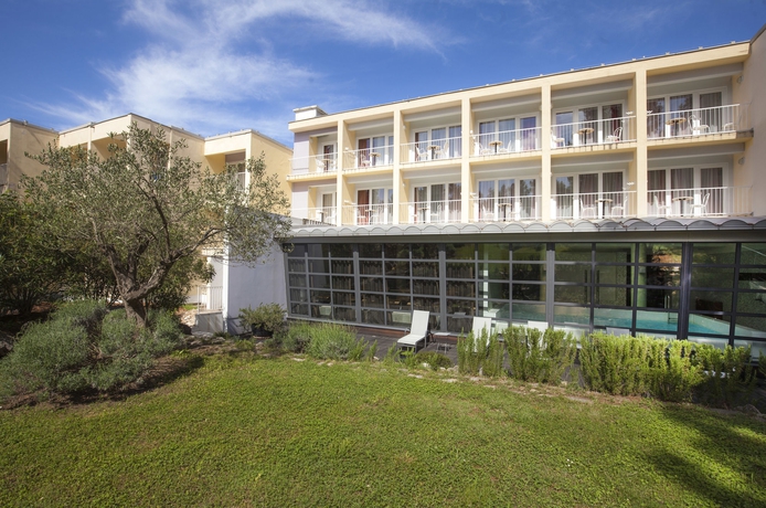 Imagen de los exteriores del Hotel Bluesun Holiday Village Alan. Foto 6
