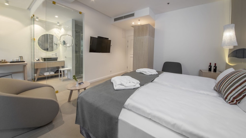 Imagen de la habitación del Hotel Bluesun Jadran. Foto 5