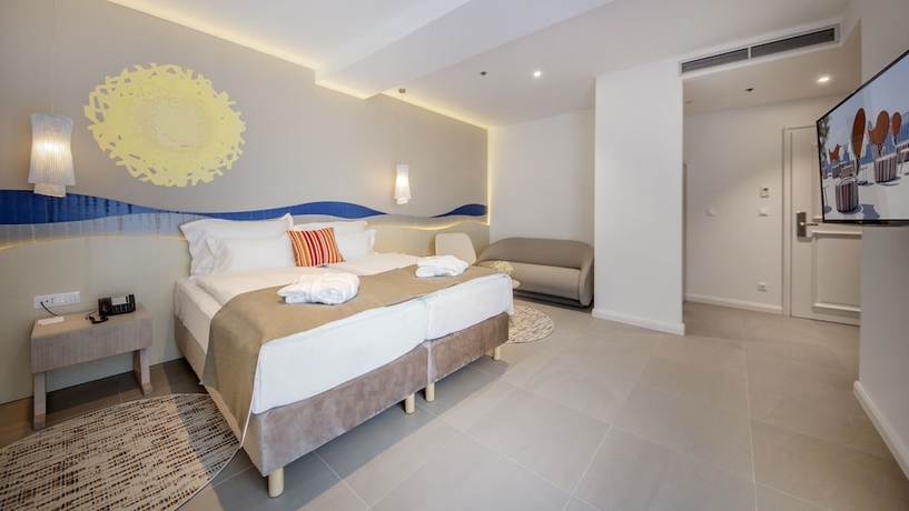 Imagen de la habitación del Hotel Bluesun Jadran. Foto 10