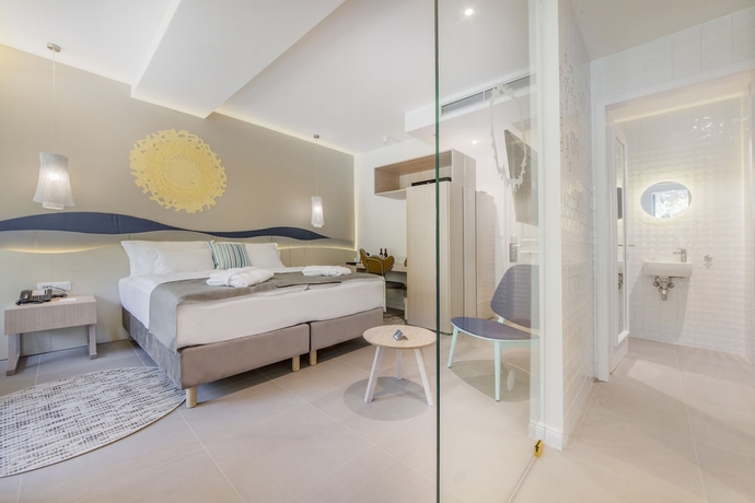 Imagen de la habitación del Hotel Bluesun Jadran. Foto 13