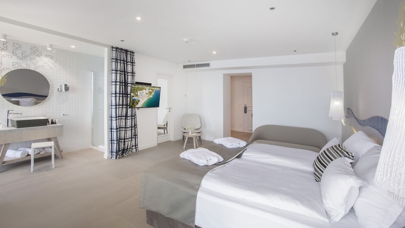 Imagen de la habitación del Hotel Bluesun Jadran. Foto 14