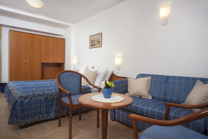 Imagen de los interiores del Hotel Bluesun Marina. Foto 11