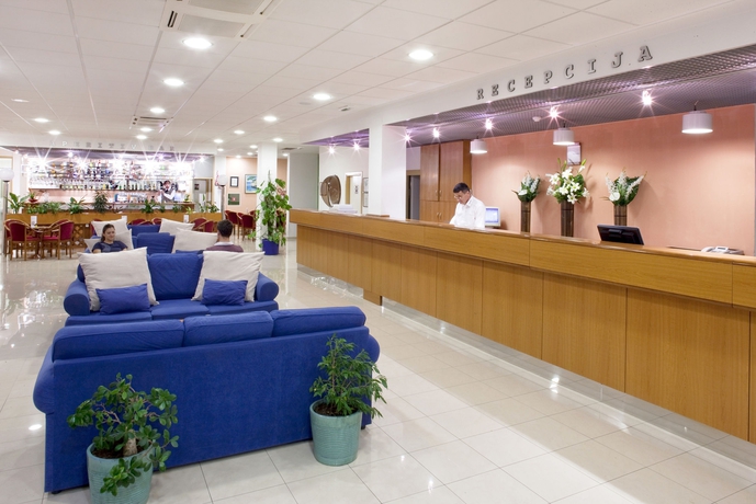 Imagen de los interiores del Hotel Bluesun Marina. Foto 12