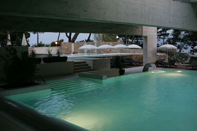 Imagen de la piscina del Hotel Bluesun Soline. Foto 15