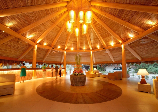 Imagen de los interiores del Hotel Bluewater Maribago Beach Resort. Foto 14