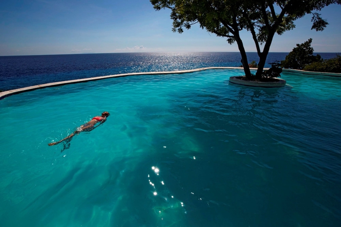 Imagen de la piscina del Hotel Bluewater Sumilon Island Resort. Foto 16