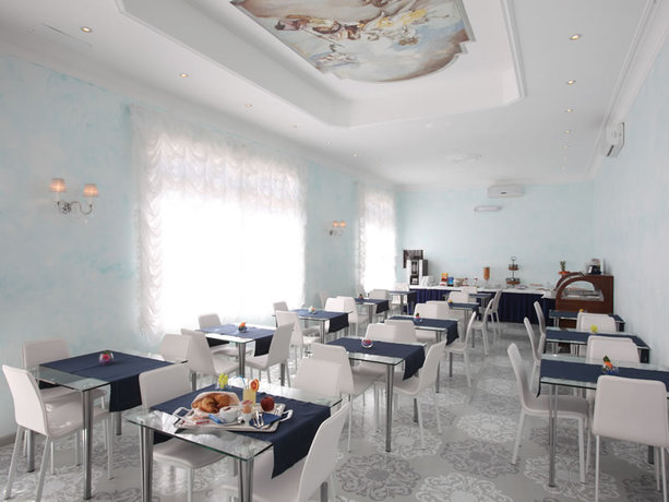 Imagen del bar/restaurante del Hotel Blumarin. Foto 3