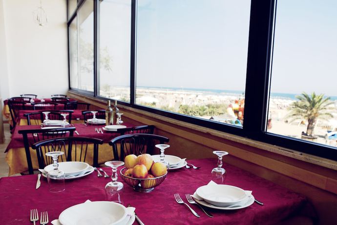 Imagen del bar/restaurante del Hotel Blumen, Viserba. Foto 11