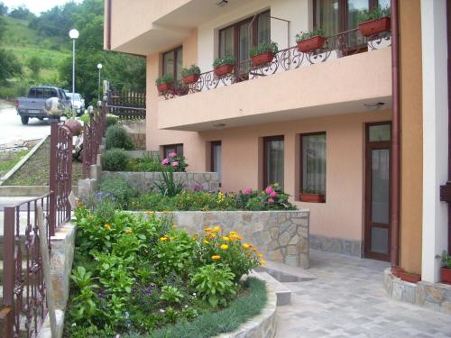 Imagen general del Hotel Blyan Family. Foto 2