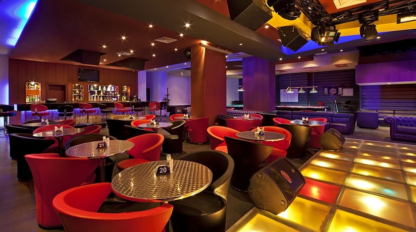 Imagen del bar/restaurante del Hotel Bm Acacia and Apartments. Foto 5