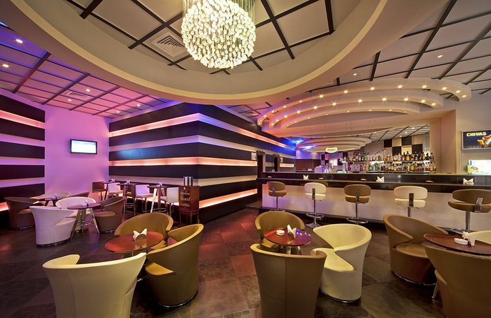 Imagen del bar/restaurante del Hotel Bm Acacia and Apartments. Foto 6